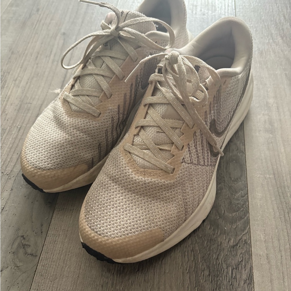 Nike Light Gray Athletic Sneakers